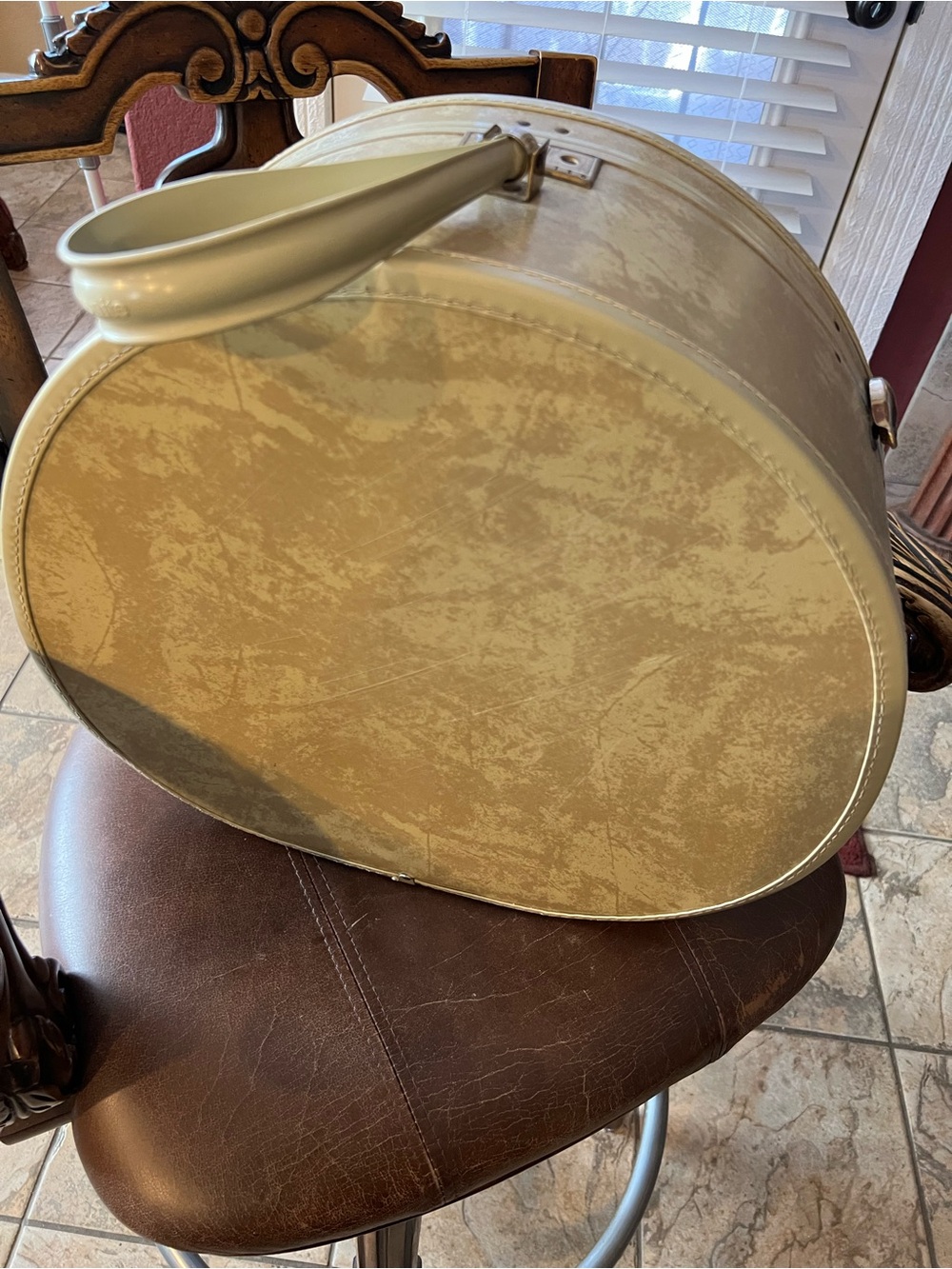 Vintage Samsonite Gold Round Hat Box with Cream Handle - Picture 3 of 8